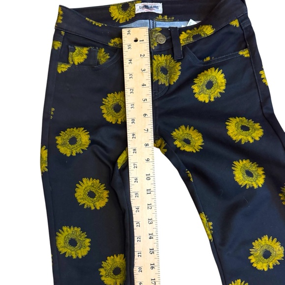 Like New Guess Jeans - Picture 12 of 13